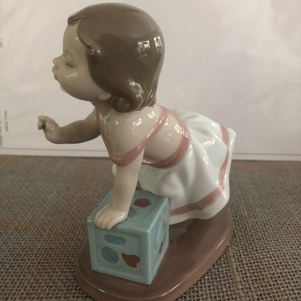 Lladro: My First Step - Picture 2 of 9